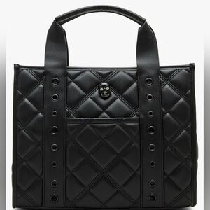 🖤🔹️Betsey Johnson🔹️ black Skull Tote Handbag or shoulder bag